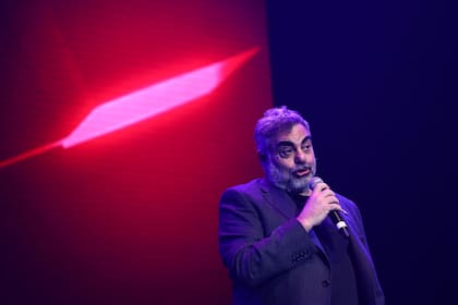 Roberto Moldavsky puso en la platea las primeras risas de la gala de los 100 años de Radio Mitre