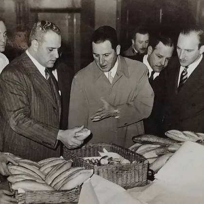 Roberto Pettinato, padre del músico y conductor, en abril de 1953 era Director General de Institutos Penales