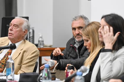 Roberto Ribas, a la izquierda de la imagen, y Nicolás Pachelo en la sala de audiencias