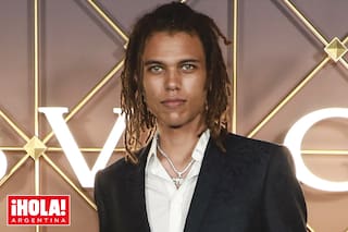Nieto de una leyenda del cine e hijo de una actriz emblemática, es fotógrafo y modelo de grandes marcas