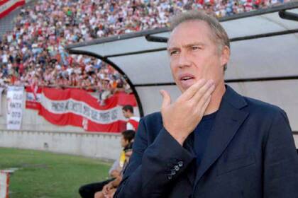 Roberto Sensini fue candidato para dirigir Catania