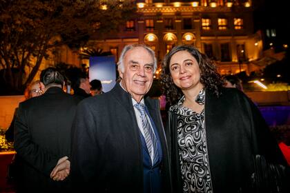 Roberto Vázquez, Presidente y Fundador de Mirgor y su mujer.