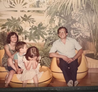 Roberto y Antonia junto a sus hijos Diego y Viviana