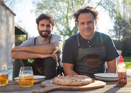 Roberto y Mateo Petersen