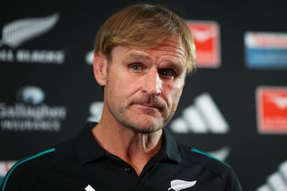 Robertson ofreció una conferencia de prensa en el hotel Emperador, de Buenos Aires, en el día de su cumpleaños número 51.