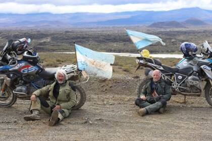 Robin Hutson, a la izquierda, es un aficionado a viajes en moto de largas distancias