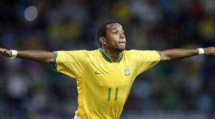 La trayectoria de Robinho en la selección brasileña se extiende por 14 años, en los que disputó 100 encuentros y viajó a dos Mundiales.