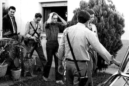 Robledo Puch durante la reconstrucción de uno de los homicidios, el 11 de febrero de 1972
