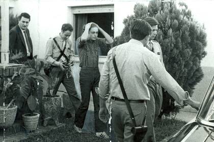 Robledo Puch durante la reconstrucción de uno de sus delitos en 1972