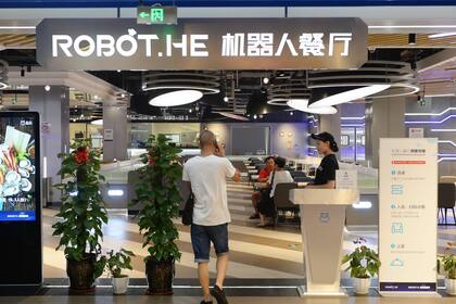 Robot-He, el restaurant chino atendido por robots