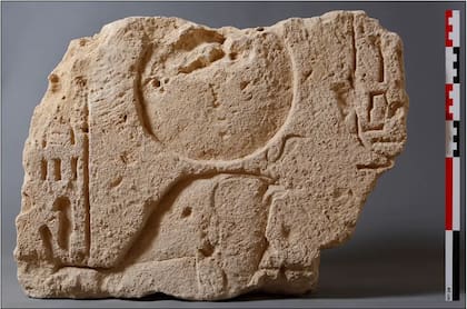 Roca con registros inscriptos sobre la ciudad perdida