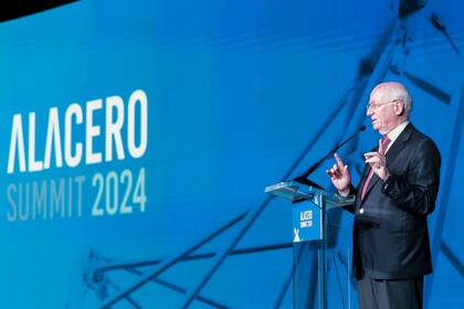 Rocca advirtió que las importaciones chinas pueden servir para contener la inflación, pero tienen un componente destructivo para el desarrollo industrial de los países.