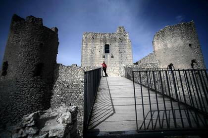 Para hacer revivir la comunidad, las autoridades locales apuestan por la restauración de las ruinas y el turismo con 20 millones de euros (22 millones de dólares) de un plan europeo de recuperación poscovid, del cual Italia es la primera beneficiaria con 191.500 millones de euros previstos en el período 2021-2026.