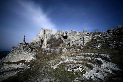 Una vista muestra el castillo de Rocca Calascio