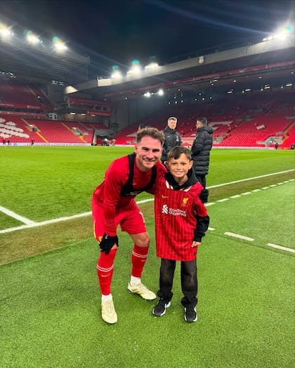 Rocco Zárate se dio el lujo de sacarse una foto con Alexis Mac Allister