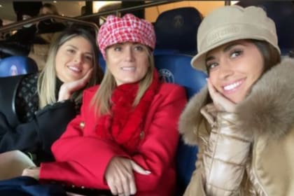 Roccuzzo junto a Jorgelina Cardoso y Camila Galante, la esposa de Ángel Di María y Leandro Paredes, respectivamente