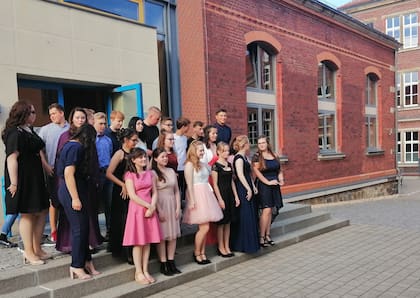 Rocío, la hija mayor, recibiendo su título en Löbau.