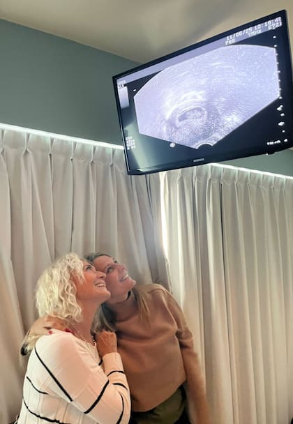 Rocío Marengo, feliz viendo una imagen de su útero. Estuvo casi cinco años buscando quedar embarazada y finalmente lo consiguió