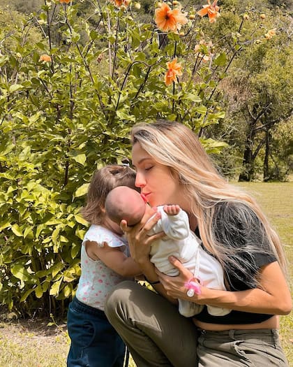 Rocío Moreno, ex de Paulo Londra, junto a sus dos hijas (Instagram @romoreno1)