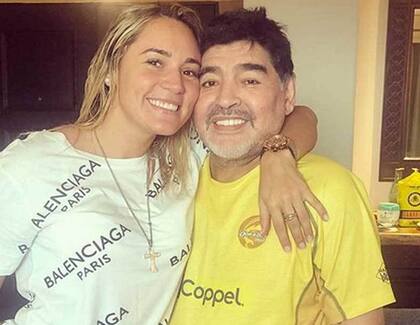 Rocío Oliva y Diego Maradona en tiempos en que eran pareja