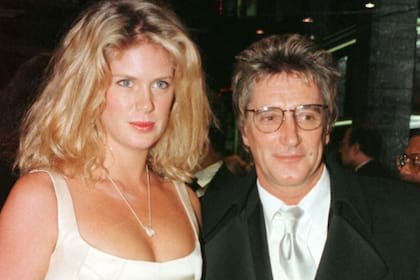 Rod Stewart con Rachel Hunter, en 1996