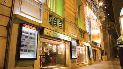 Rodeado de libros, aquí podés disfrutar de conciertos de jazz, folclore, tango y hasta teatro