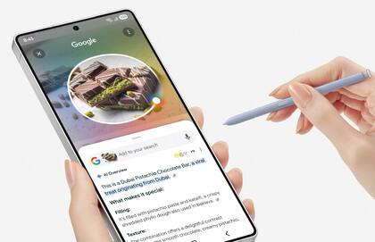 Rodear para buscar (presente en los tres tamaños de Galaxy S25) ahora aporta más información sobre el elemento seleccionado