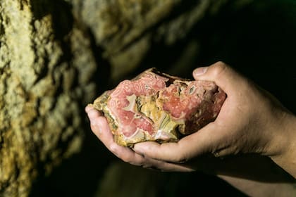 Rodocrosita, piedra semipreciosa que es el gran tesoro catamarqueño.