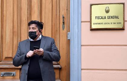 Rodolfo Baqué, abogado de la enfermera Dahiana Gisela Madrid, en la puerta de la Fiscalía General de San Isidro, antes de la declaración indagatoria de la imputada por la muerte de Diego Maradona