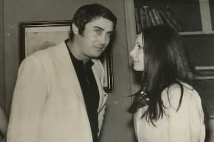 Rodolfo Bebán y Thelma Biral en una escena de la telenovela El amor tiene cara de mujer