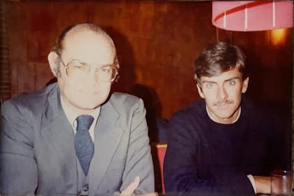 Rodolfo Clutterbuck (izq.) y Alan Clutterbuck, antes del secuestro de Rodolfo a manos de un grupo de ex policías. Alan recuerda a su padre como una persona de muchos valores, de una ética muy particular y muy fuerte.