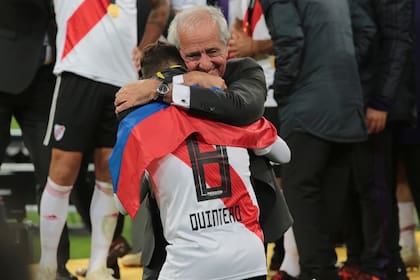 DOnofrio y Quintero, en un abrazo en pleno festejo.