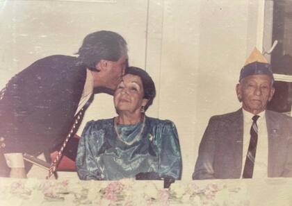 Rodolfo Hernández y sus padres