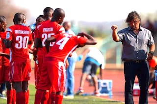 Espíritu nómade, hijo de un guitarrista que hizo cantar a generaciones y DT con destinos exóticos: hoy trabaja en Bután