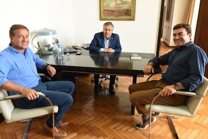 Rodolfo Suárez, el gobernador Alfredo Cornejo y Omar de Marchi