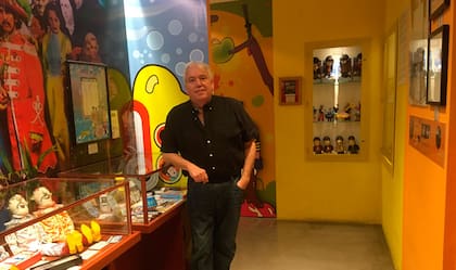 Rodolfo Váquez, coleccionista y buscador incansable de objetos relacionados con Los Beatles que hoy pueden verse en el museo de su autoría.