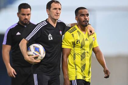 Rodolfo "Vasco" Arruabarrena, director técnico de Emiratos Árabes Unidos, realizó un pedido especial a sus jugadores antes del amistoso que los enfrentará a la Argentina