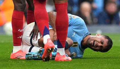 Rodri, de Manchester City, se rompió los ligamentos cruzados de la rodilla derecha en septiembre; no tiene un plazo claro de recuperación.
