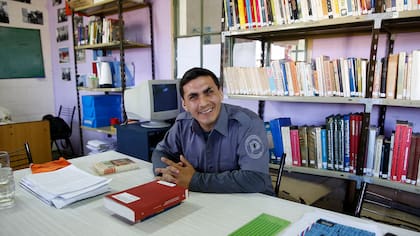 Rodrigo Altamirano tiene 33 a?os y es agente penitenciario desde los 21