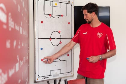 Rodrigo armó su equipo ideal... y se puso en el arco, con Messi, Neymar, Mbappé... Asoma un entrenador que ya está cursando la carrera en la escuela de Menotti