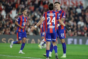 River estaba más cerca del primero, pero San Lorenzo, que juega con diez, abrió la cuenta en el clásico