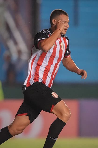 Rodrigo Bruera, el artillero de Barracas Central; el delantero, a préstamo de San Lorenzo, fue la figura y el estandarte del Guapo en Sarandí