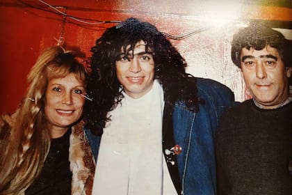 Rodrigo Bueno junto a su mamá Beatriz Olave y su papá Pichin Bueno