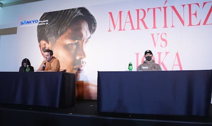 Rodrigo Calabrese, el entrenador de Fernando Martínez, en la conferencia de prensa previa a la pelea suspendida el 31 de diciembre pasado en Tokio ante Kazuto Ioka; la reprogramación está confirmada