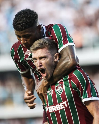 Rodrigo Castillo, el atacante argentino que brilla en Fluminense, festeja lo que fue el empate parcial de su equipo, que le ganó a Santos