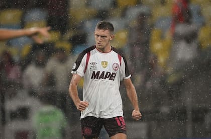 Rodrigo Castillo marcó ante Flamengo en los dos partidos; el gol de la victoria en Lanús y la apertura del marcador en el Maracaná