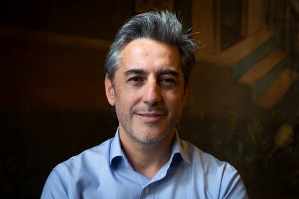 Rodrigo Contreras, el funcionario de la embajada de Chile en Argentina que, en paralelo, también está al frente de la franquicia de Croque Madame de Recoleta.