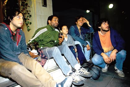 Rodrigo de la Serna ("Ricardo"), Diego Alonso ("El Pollo"), Ariel Staltari (Walter") y Franco Tirri ("El Chiqui") junto a Stompy ("Severino") 