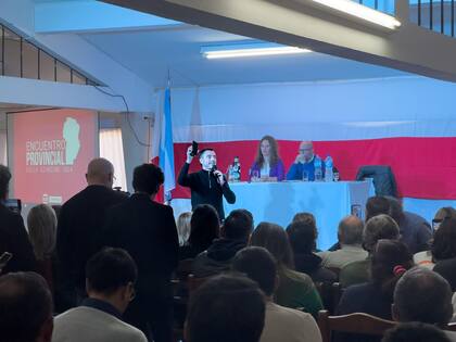 Rodrigo De Loredo durante un plenario radical en Villa Giardino, Córdoba