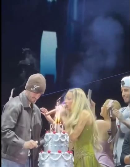 Rodrigo De Paul encendió las velitas de la torta de cumpleaños